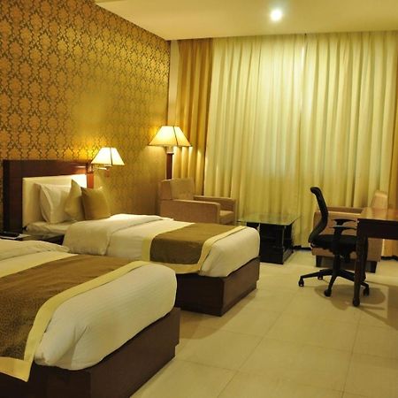 Hotel Devashish Халдвани Экстерьер фото