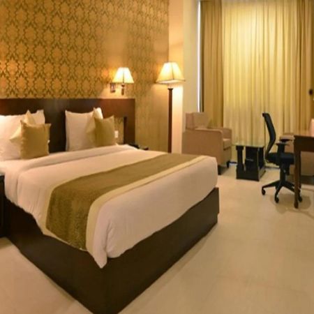 Hotel Devashish Халдвани Экстерьер фото