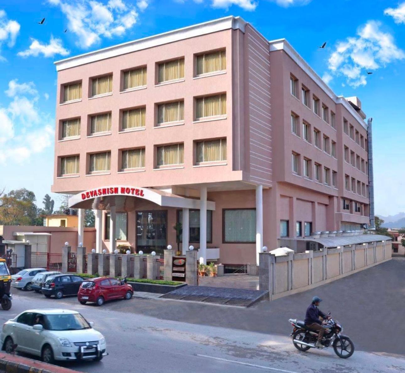 Hotel Devashish Халдвани Экстерьер фото