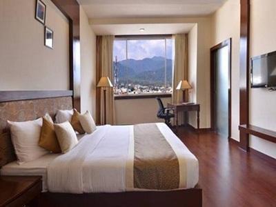 Hotel Devashish Халдвани Экстерьер фото