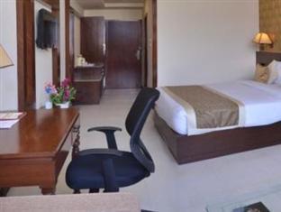 Hotel Devashish Халдвани Экстерьер фото