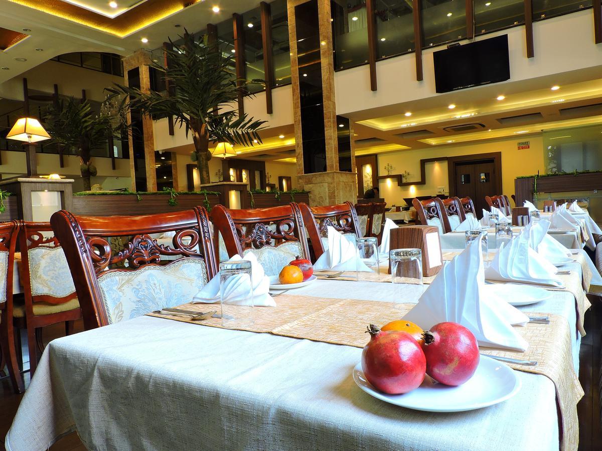 Hotel Devashish Халдвани Экстерьер фото