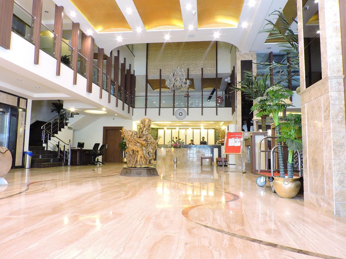 Hotel Devashish Халдвани Экстерьер фото